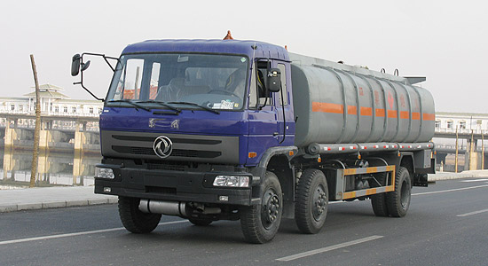 東風(fēng)前雙后單化工液體運(yùn)輸車