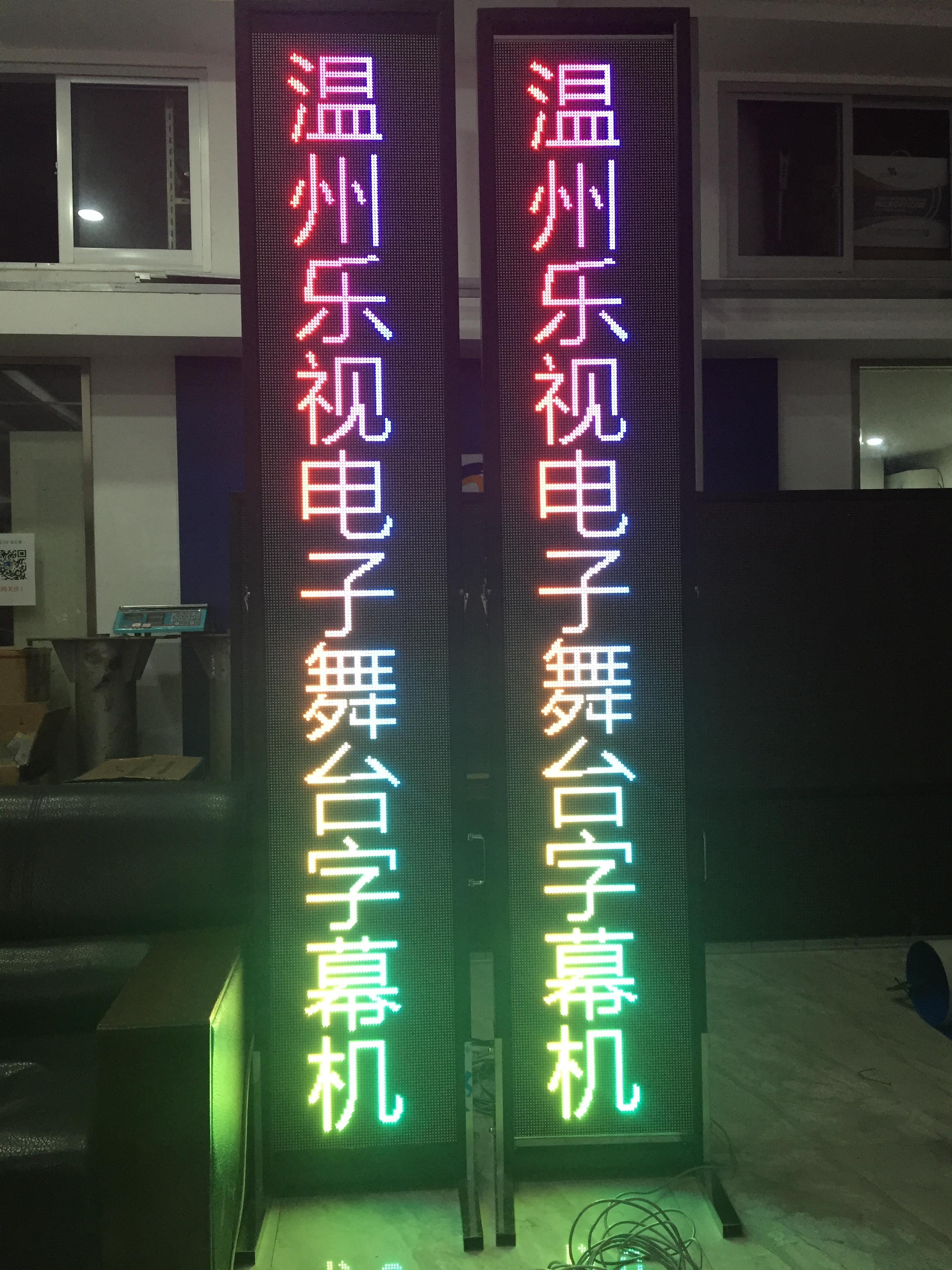 供應(yīng)LED顯示屏 舞臺(tái)字幕機(jī) 屏型尺寸均可定制