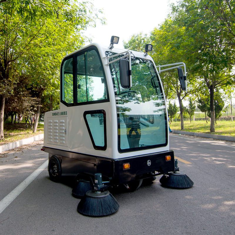 小林牌全封閉駕駛式電動掃路車XLS-1900環(huán)衛(wèi)道路清掃保潔設備廠家直銷