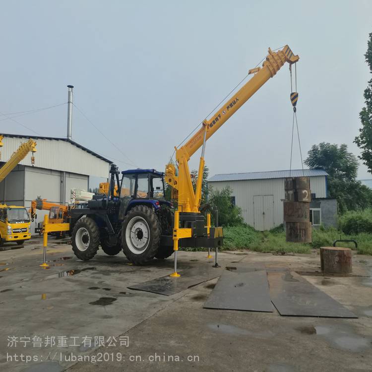 霸州拖拉機(jī)吊車 挖坑立桿一體機(jī) 適用于山區(qū)丘陵和水田地工作