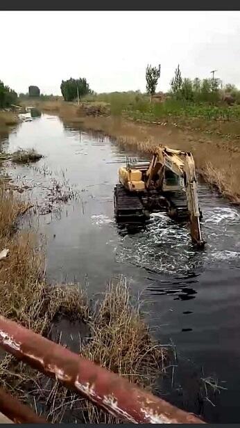 武漢漢陽周邊水路兩用挖掘機(jī)出租水路挖機(jī)租賃經(jīng)營