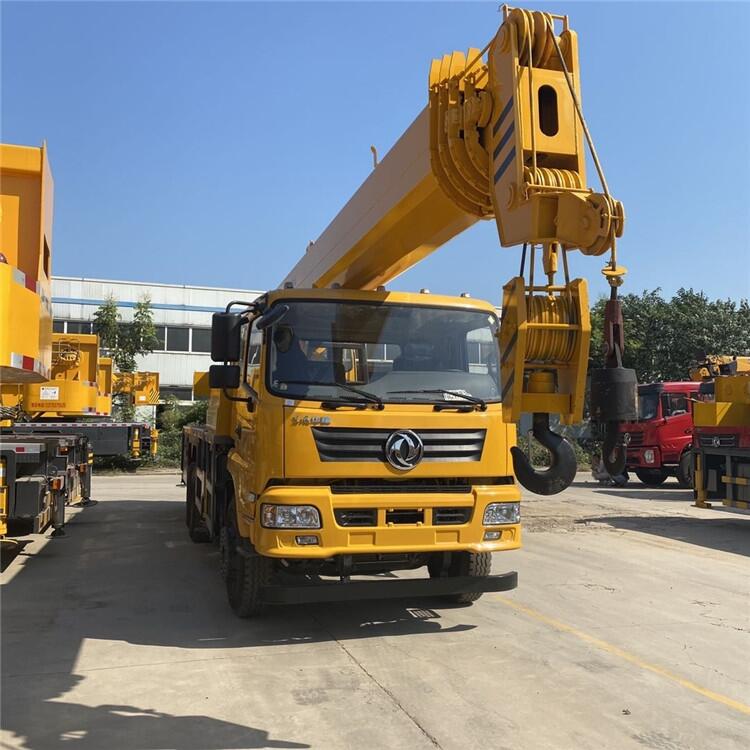 藍牌吊車 8噸小型吊車 凱馬底盤吊車