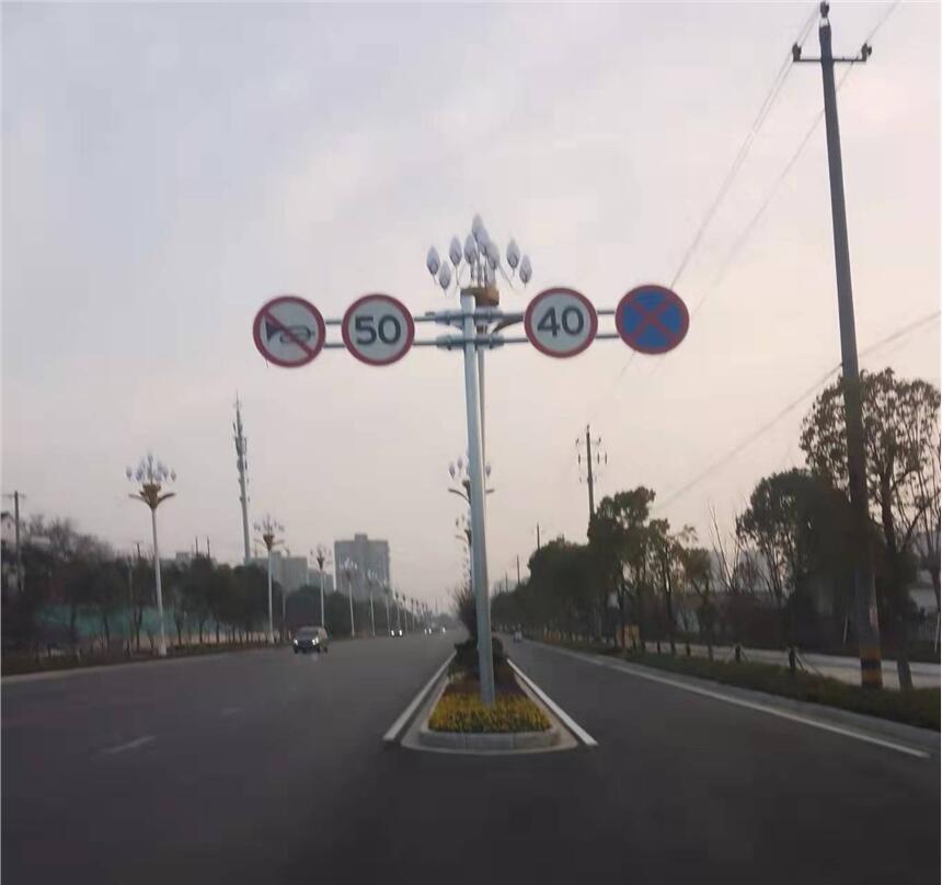 南京道路劃線-南京專業(yè)生產(chǎn)交通標(biāo)志標(biāo)牌廠家