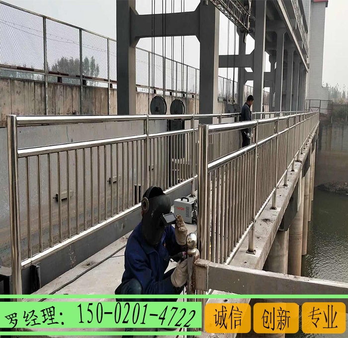 陽江不銹鋼河道欄桿 江門橋梁不銹鋼復(fù)合管護欄工廠直銷