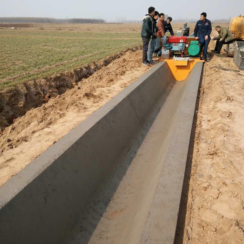 新疆混凝土修建水渠成型機(jī)使用說(shuō)明