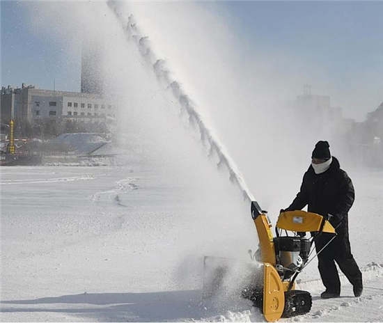 多功能除雪機掃地、掃雪多功能機械，可有效快速清掃道路灰塵