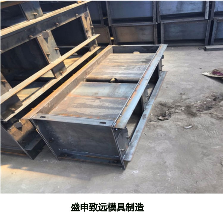 現(xiàn)澆隔離墩模具 來(lái)賀 高速隔離墩鋼模具 橋梁隔離墩模具 市政隔離墩模具 報(bào)價(jià)單