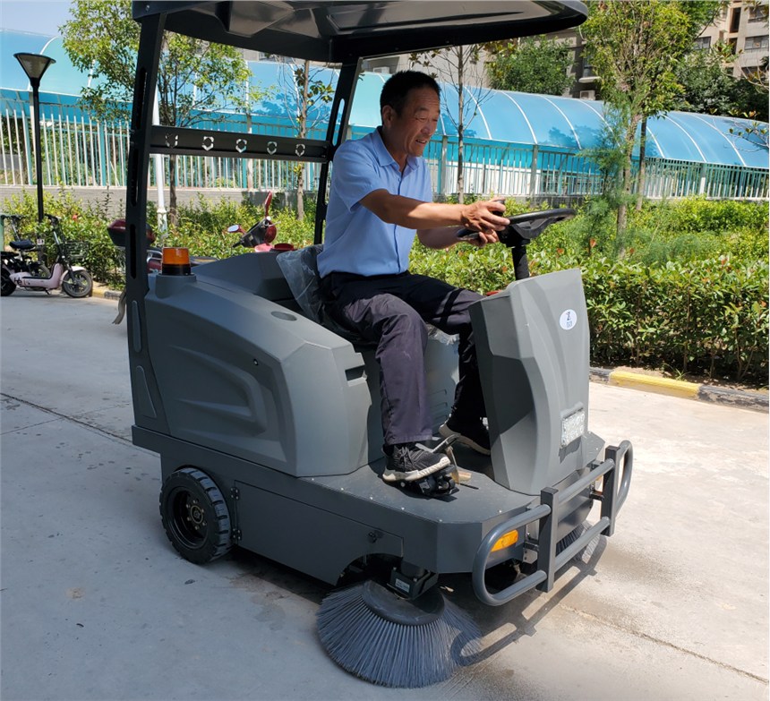 西安駕駛式掃地車維修 掃地車故障上門(mén)檢查