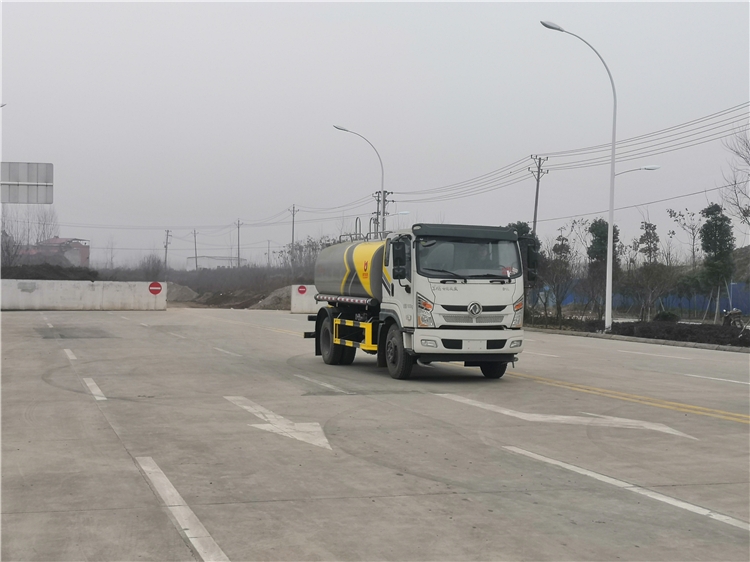 三門峽灑水車哪里有賣_三門峽灑水車廠家價格_大量灑水車現(xiàn)車